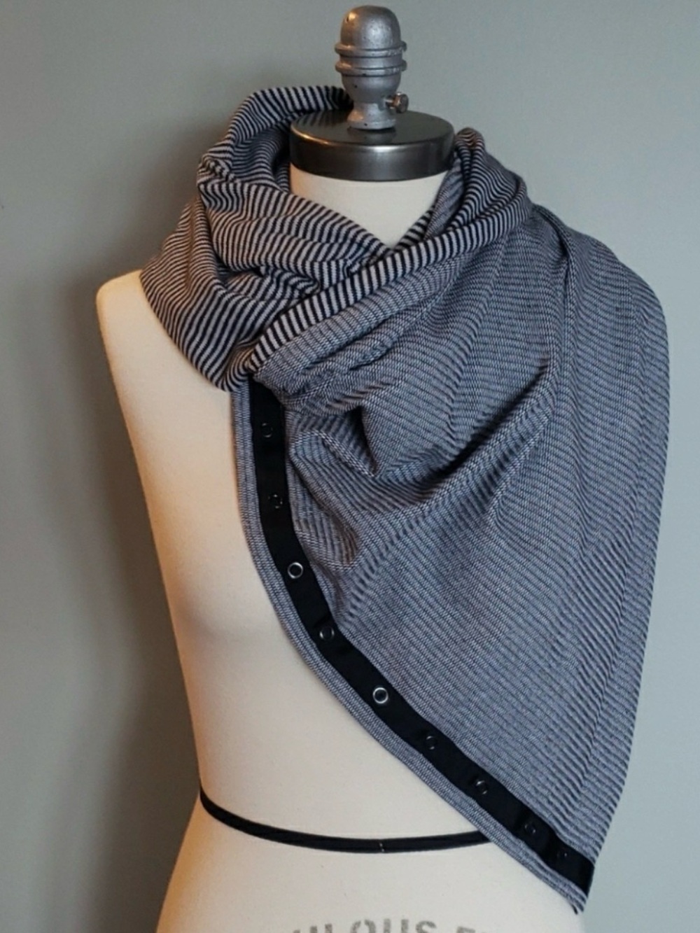 lululemon athletica Vinyasa Snap-Trim Scarf/Wrap